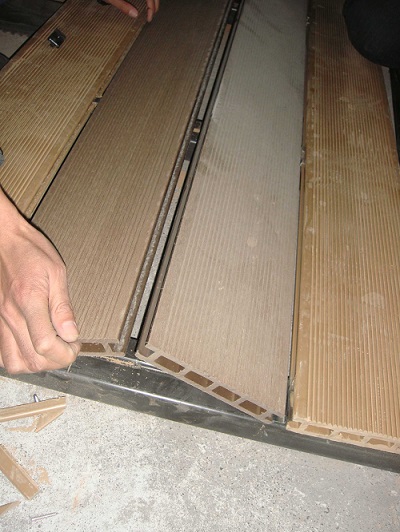 How to replace the broken composite decking board