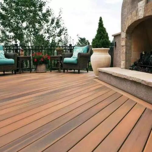 Co-extrusion decking has become the mainstream in the market